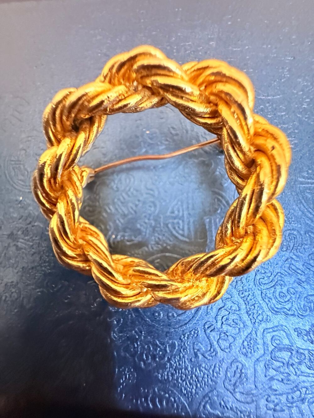 Gold Tone Braided Circle Wreath Brooch Unsigned Bent Pin As Is